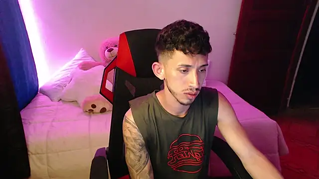 Snapshot of stevenSEX123 chatting on 12/06/24, 11:25 stevenSEX123 online show from 12/06/24, 11:25