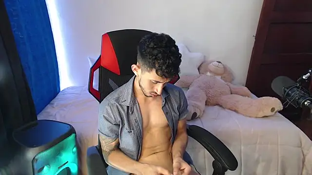 Snapshot of stevenSEX123 chatting on 12/12/24, 10:20 stevenSEX123 online show from 12/12/24, 10:20