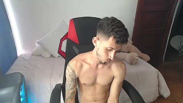 Snapshot of stevenSEX123 chatting on 12/18/24, 10:24 stevenSEX123 online show from 12/18/24, 10:24