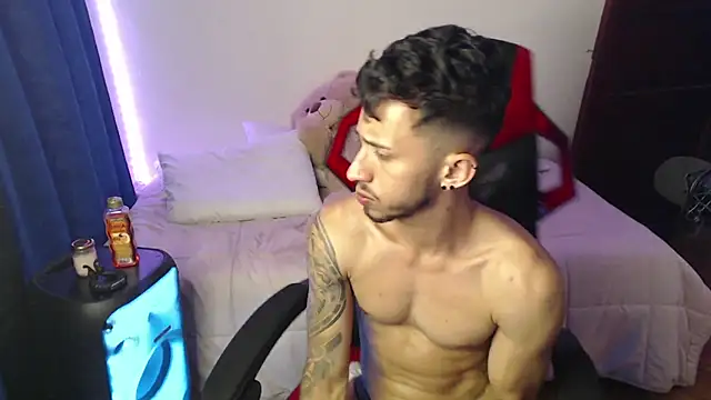 Snapshot of stevenSEX123 chatting on 12/24/24, 05:27 stevenSEX123 online show from 12/24/24, 05:27