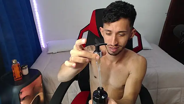 Snapshot of stevenSEX123 chatting on 12/25/24, 06:41 stevenSEX123 online show from 12/25/24, 06:41