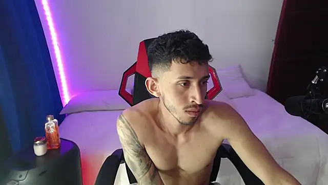 Snapshot of stevenSEX123 chatting on 12/29/24, 11:08 stevenSEX123 online show from 12/29/24, 11:08