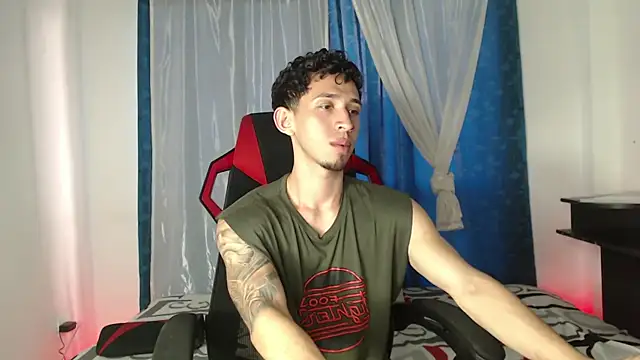 Snapshot of stevenSEX123 chatting on 09/21/25, 09:27 stevenSEX123 online show from 09/21/25, 09:27