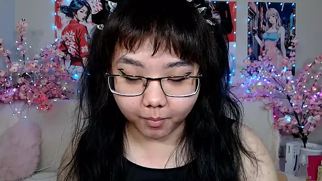 Snapshot of Moertomlly chatting on 07/13/26, 04:48 Moertomlly online show from 07/13/26, 04:48