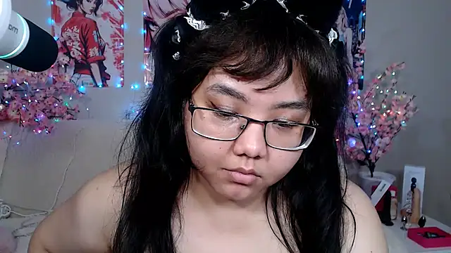 Snapshot of Moertomlly chatting on 07/14/26, 10:21 Moertomlly online show from 07/14/26, 10:21