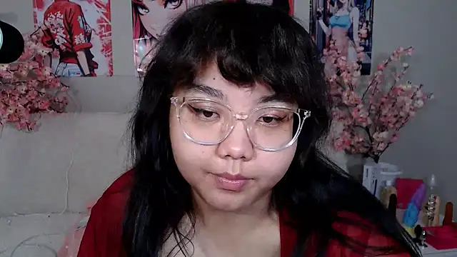 Snapshot of Moertomlly chatting on 07/18/26, 05:00 Moertomlly online show from 07/18/26, 05:00