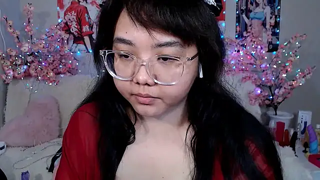 Snapshot of Moertomlly chatting on 07/20/26, 05:22 Moertomlly online show from 07/20/26, 05:22