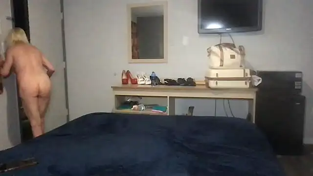 TiffaneyLove online show from 02/18/26, 03:02