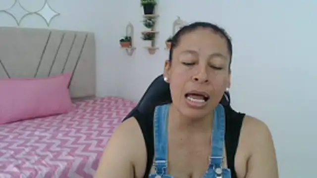 mature martina online show from 04/09/26, 08:03