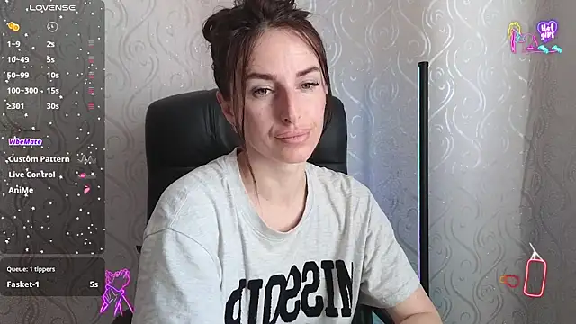 Snapshot of xx_adrihanna_xx chatting on 05/17/26, 06:00 xx adrihanna xx online show from 05/17/26, 06:00