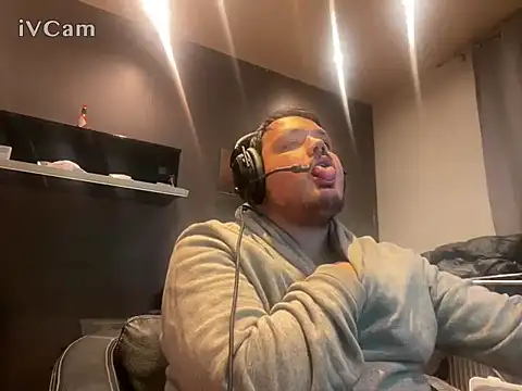 Snapshot of Bebemickey75 chatting on 09/23/25, 11:52 Bebemickey75 online show from 09/23/25, 11:52