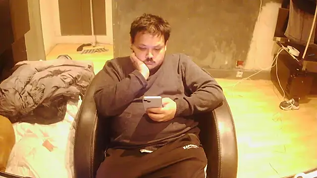 Snapshot of Bebemickey75 chatting on 05/15/26, 08:49 Bebemickey75 online show from 05/15/26, 08:49