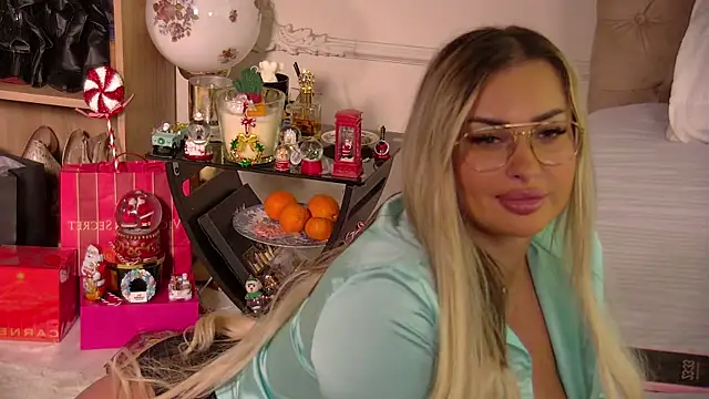 Denisse Perry online show from 12/18/25, 09:32