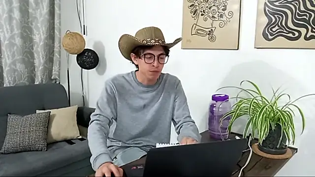 Snapshot of Norehg chatting on 10/31/25, 08:04 Norehg online show from 10/31/25, 08:04