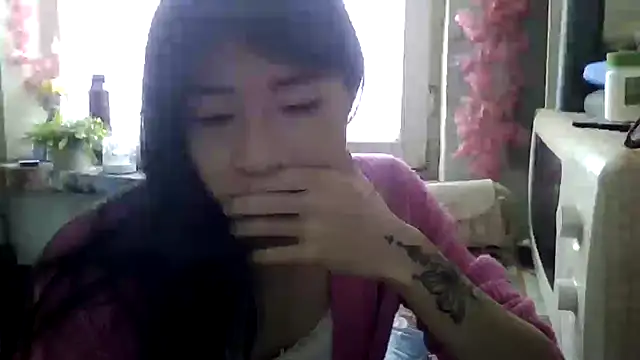 CarlyJoy online show from 04/18/26, 10:52