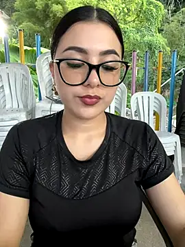 Snapshot of Natha_Fantasy chatting on 09/27/25, 10:59 Natha Fantasy online show from 09/27/25, 10:59