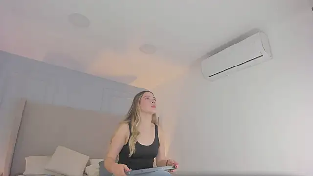 chloe d online show from 04/23/26, 12:04