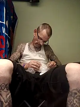 Snapshot of deepstroker42071 chatting on 11/15/25, 10:12 deepstroker42071 online show from 11/15/25, 10:12