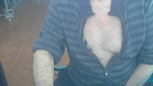 Snapshot of otter722 chatting on 01/06/26, 01:42 otter722 online show from 01/06/26, 01:42