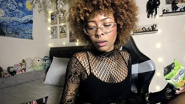 Cristal Jonasxh online show from 10/13/25, 04:34