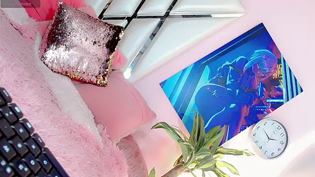 Snapshot of Hannahsmit chatting on 12/29/24, 04:19 Hannahsmit online show from 12/29/24, 04:19