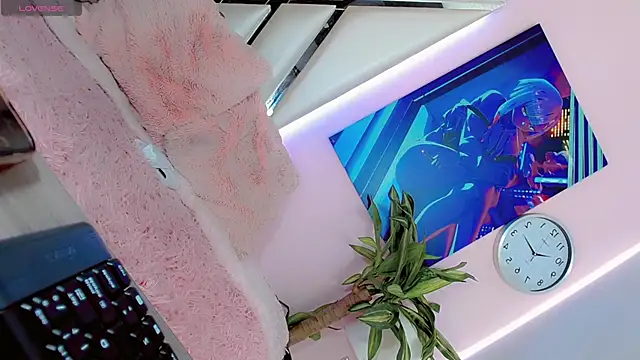 Snapshot of Hannahsmit chatting on 01/12/25, 10:12 Hannahsmit online show from 01/12/25, 10:12