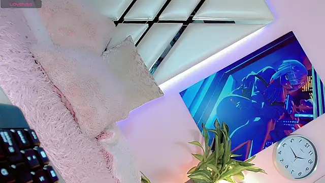 Snapshot of Hannahsmit chatting on 01/18/25, 12:57 Hannahsmit online show from 01/18/25, 12:57