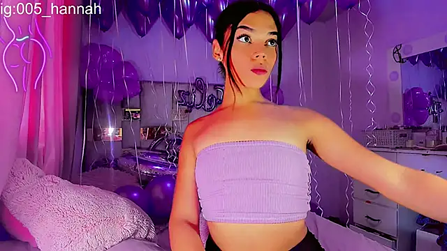 Snapshot of Hannahsmit chatting on 10/22/25, 12:38 Hannahsmit online show from 10/22/25, 12:38