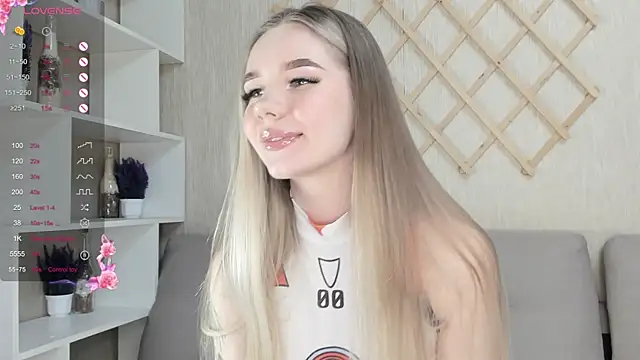 Snapshot of AutoBaby chatting on 03/09/25, 11:03 AutoBaby online show from 03/09/25, 11:03