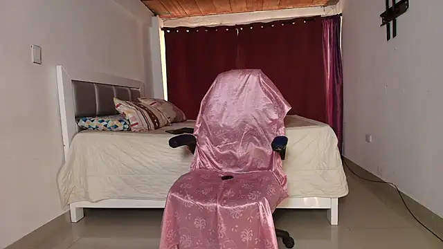 Snapshot of Danna_777 chatting on 09/19/25, 09:04 Danna 777 online show from 09/19/25, 09:04