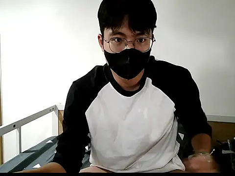 Gwencloudy online show from 10/24/25, 03:41