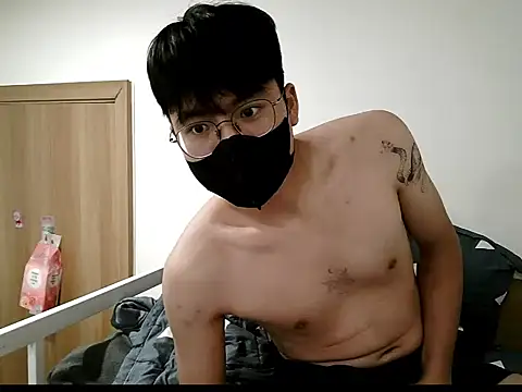 Gwencloudy online show from 11/19/25, 02:28