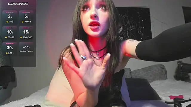 JuliaVangg 19 online show from 04/14/26, 02:28