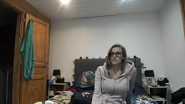 Madame Callie online show from 04/19/26, 08:00