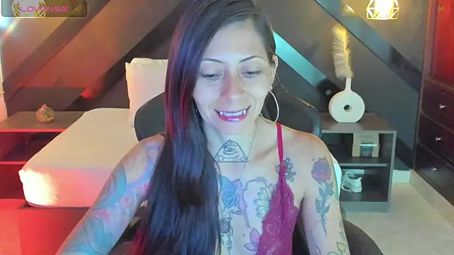 Snapshot of dark_gotica chatting on 05/09/26, 12:32 dark gotica online show from 05/09/26, 12:32