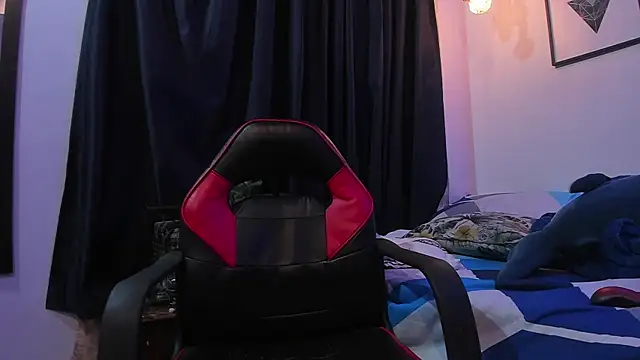 Snapshot of Juan_Castano chatting on 12/12/24, 04:59 Juan Castano online show from 12/12/24, 04:59