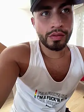 Snapshot of Juan_Castano chatting on 01/28/25, 07:21 Juan Castano online show from 01/28/25, 07:21