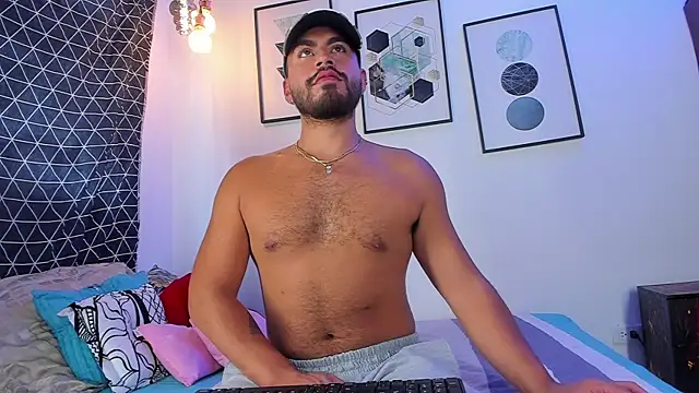 Snapshot of Juan_Castano chatting on 03/15/25, 06:21 Juan Castano online show from 03/15/25, 06:21