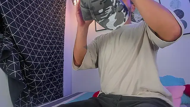 Snapshot of Juan_Castano chatting on 03/16/25, 12:45 Juan Castano online show from 03/16/25, 12:45