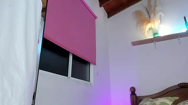 Snapshot of Juan_Castano chatting on 10/17/25, 07:44 Juan Castano online show from 10/17/25, 07:44