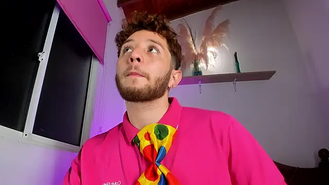 Snapshot of Juan_Castano chatting on 10/31/25, 09:32 Juan Castano online show from 10/31/25, 09:32