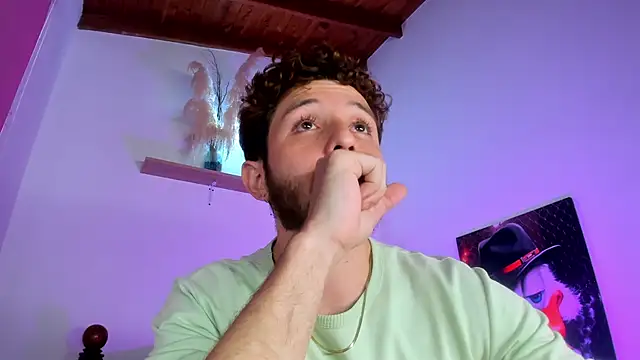 Snapshot of Juan_Castano chatting on 11/20/25, 08:41 Juan Castano online show from 11/20/25, 08:41