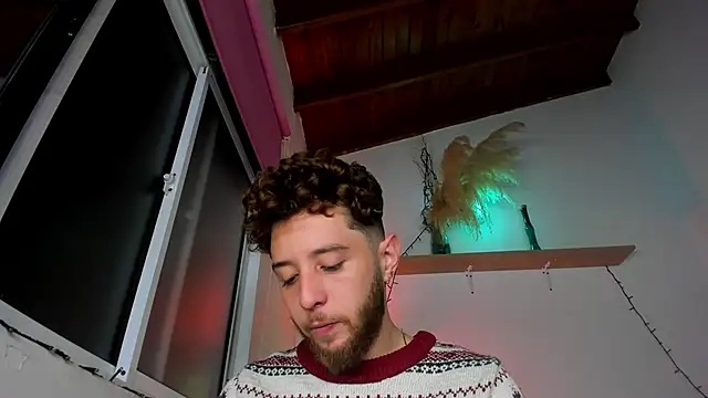 Snapshot of Juan_Castano chatting on 12/20/25, 08:10 Juan Castano online show from 12/20/25, 08:10