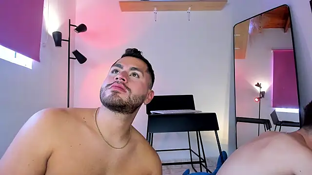 Snapshot of Juan_Castano chatting on 01/12/26, 03:28 Juan Castano online show from 01/12/26, 03:28