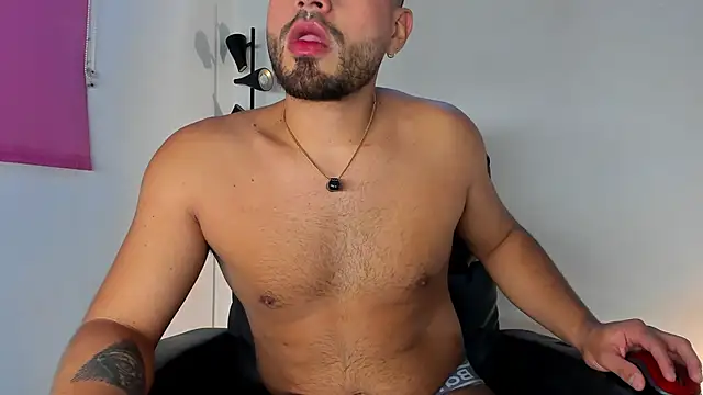 Snapshot of Juan_Castano chatting on 02/05/26, 10:31 Juan Castano online show from 02/05/26, 10:31