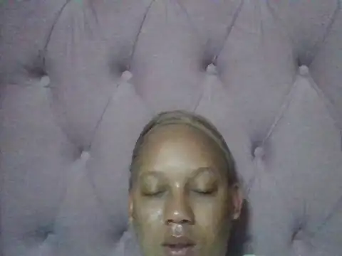 Snapshot of ShooingBunch chatting on 10/09/25, 02:31 ShooingBunch online show from 10/09/25, 02:31