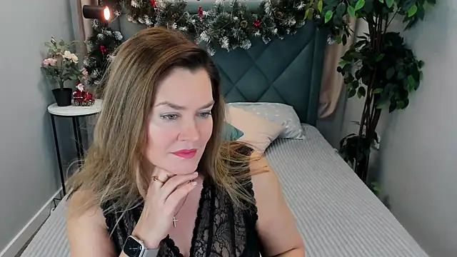 Adele Russo online show from 12/18/24, 04:06