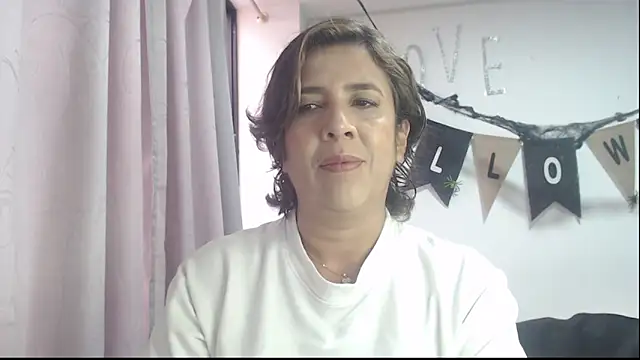 Victoria meester online show from 10/23/25, 02:27