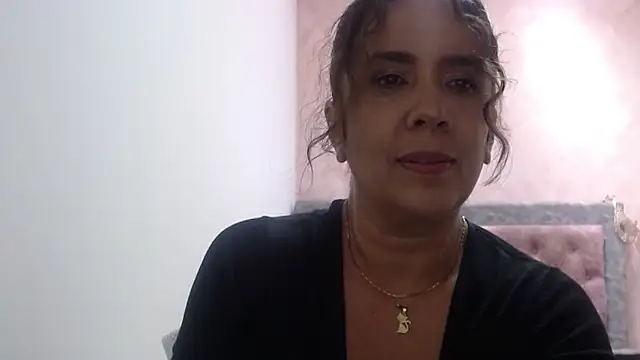 Snapshot of Victoria_meester chatting on 06/12/26, 03:33 Victoria meester online show from 06/12/26, 03:33