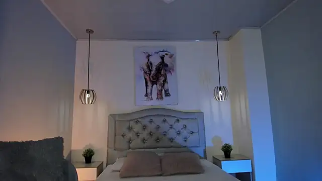 ayshel   online show from 10/08/25, 09:01